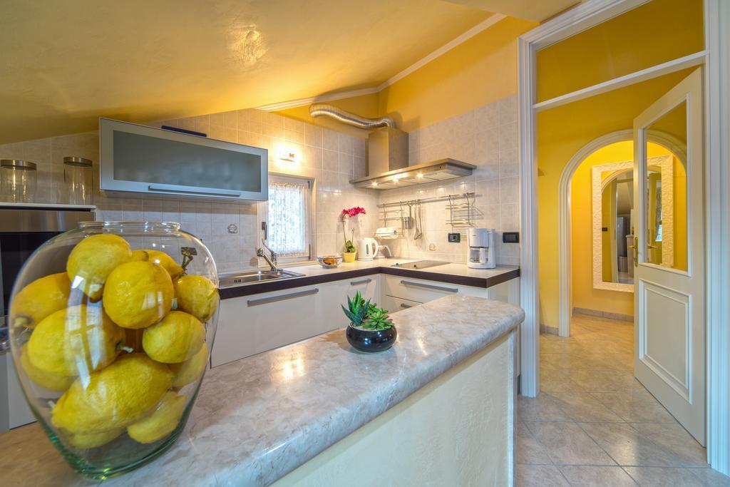 Apartments Anna โอมิช ภายนอก รูปภาพ